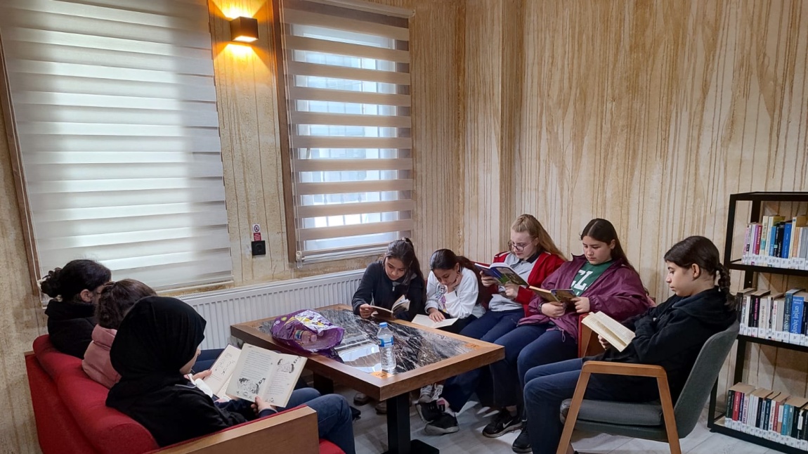Cahit Zarifoğlu Kütüphanesine Gezi Düzenledik
